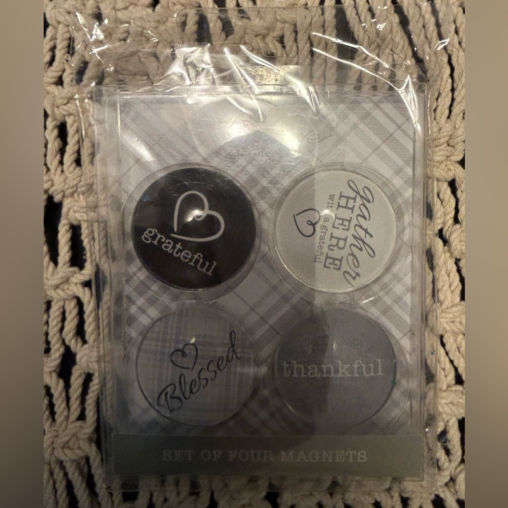 Four pack Glass Round inspirational Magnets set of four in box.